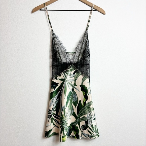 VICTORIA'S SECRET LEAF PRINT LACE WOMEN LINGERIE SIZE LARGE NEW WITHOUT TAGS - Picture 2 of 6